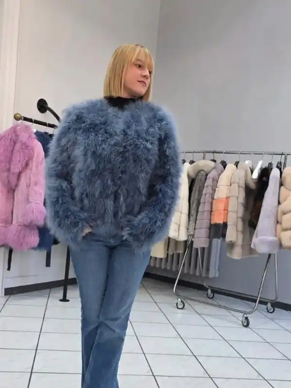 25-11-19 modello pelliccia corto turchese - La Bottega della Pelliccia Casale Monferrato